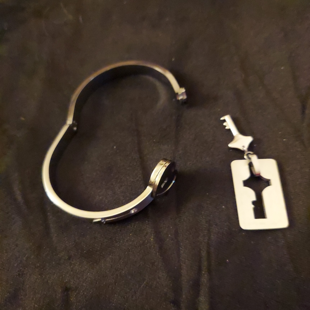 Heart Bracelet with Key Pendant // Couple's Bracelet & Pendant Set - Picture 5 of 6